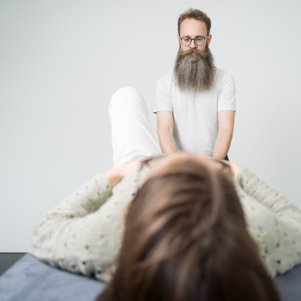 Mario Schenker | AlexanderTechnik in Baden | Körpertherapie für Rückenschmerzen.